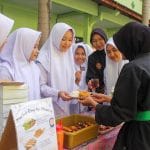 Kegiatan kreatif menutup tahun ajaran 2022/2023 di MA Salafiyah Kajen Pati. Para siswa menampilkan pencak silat, karya ilmiah hingga kemahiran tata boga. 