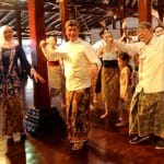 Suasana gayeng setelah pementasan Geger Bumi Muria di TMII Jakarta 