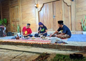 Suasana bedah buku kumpulan cerpen Antawacana di SUnyi Kurusetra karya Achiar M Permana.