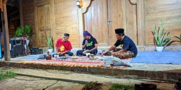 Suasana bedah buku kumpulan cerpen Antawacana di SUnyi Kurusetra karya Achiar M Permana.