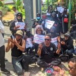 Warga Geruduk Kantor DPRD Pati Dukung Pelaksaan Hak Angket, Tuntut Pemakzulan Jokowi
