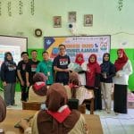 Guru Penggerak di Pati Bagikan Buku Gairahkan Siswa Membaca di Sekolah Pinggiran