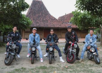 Momen Langka! The Dudas Minus One ‘Nongkrong’ di Rumah Komika Asli Pati, Coki Anwar