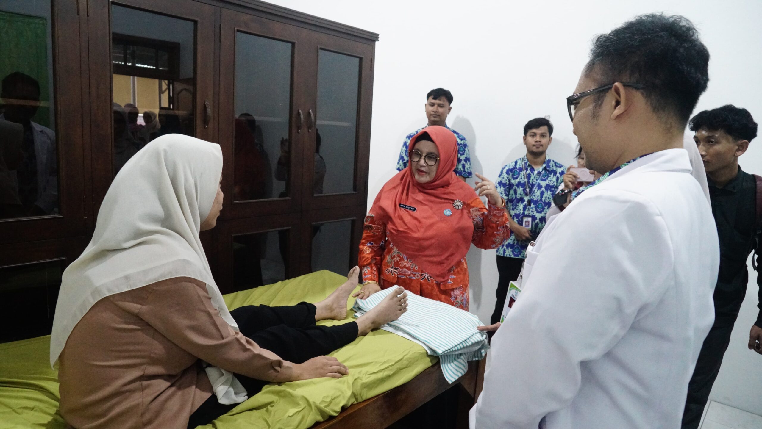 Atik Kusdarwati Pantau Pelaksanaan Speling di Desa Raci  