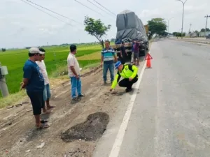 Akibat Mengantuk, Pengemudi Mobilio Tabrak Truk Tronton di Jalan Lingkar Selatan Pati