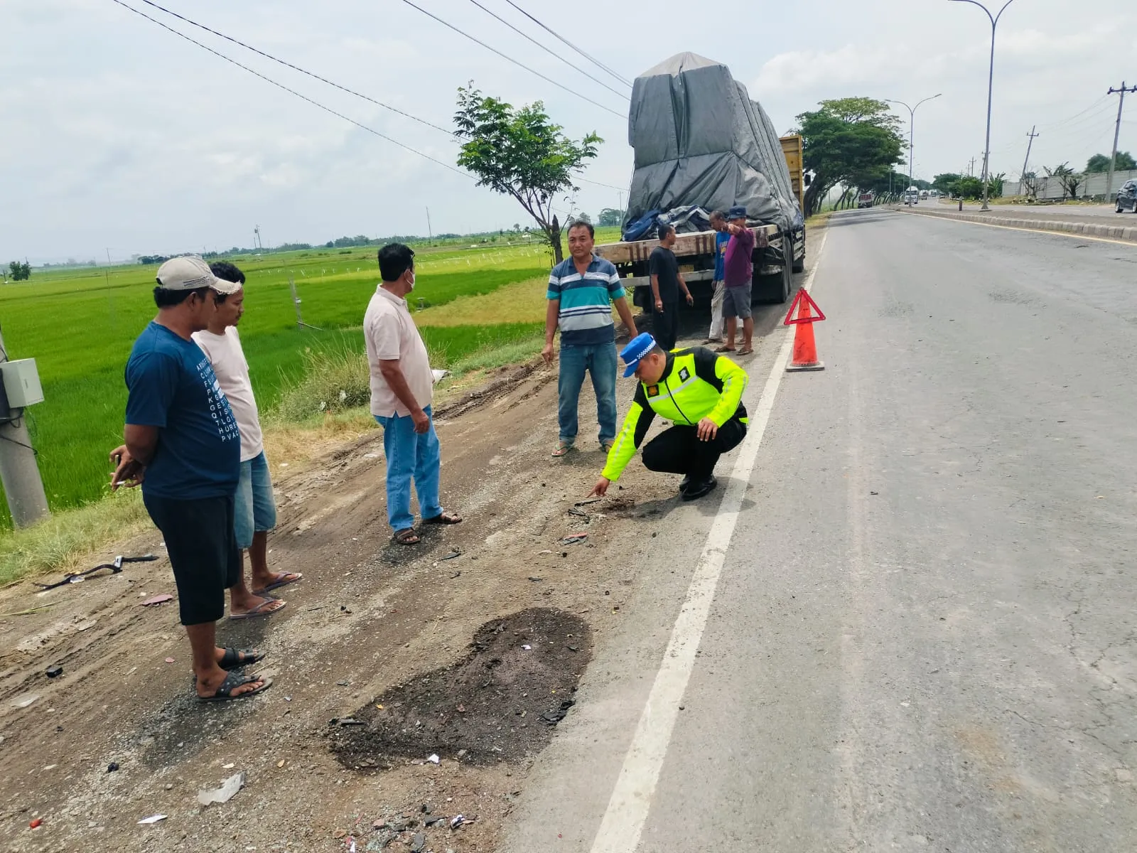 Akibat Mengantuk, Pengemudi Mobilio Tabrak Truk Tronton di Jalan Lingkar Selatan Pati