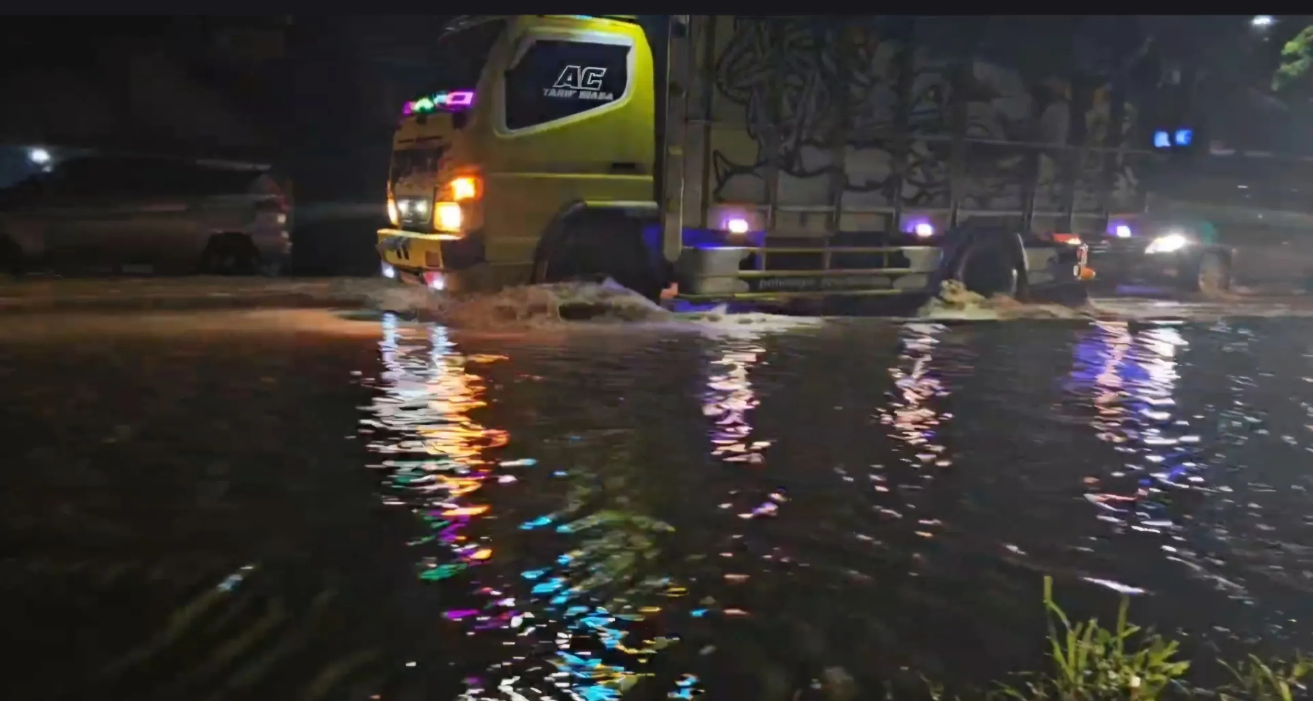 Banjir Limpasan Sungai Widodaren Lumpuhkan Jalur Pantura Pati-Rembang