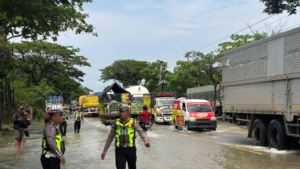 Polresta Pati Sigap Tangani Banjir di Batangan, Pastikan Warga Aman dan Terlayani