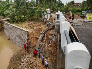 Kades Pelemgede Ungkap Dugaan Penyebab Jebolnya Talud Jembatan