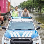 Kapolda Jateng Tinjau Banjir Pantura Kaligawe, Pastikan Pelayanan Optimal untuk Warga Terdampak