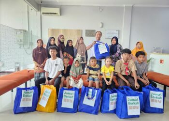 BRI Unit Jaken Salurkan Bantuan Sembako untuk Anak Yatim dan Janda di Desa Manjang