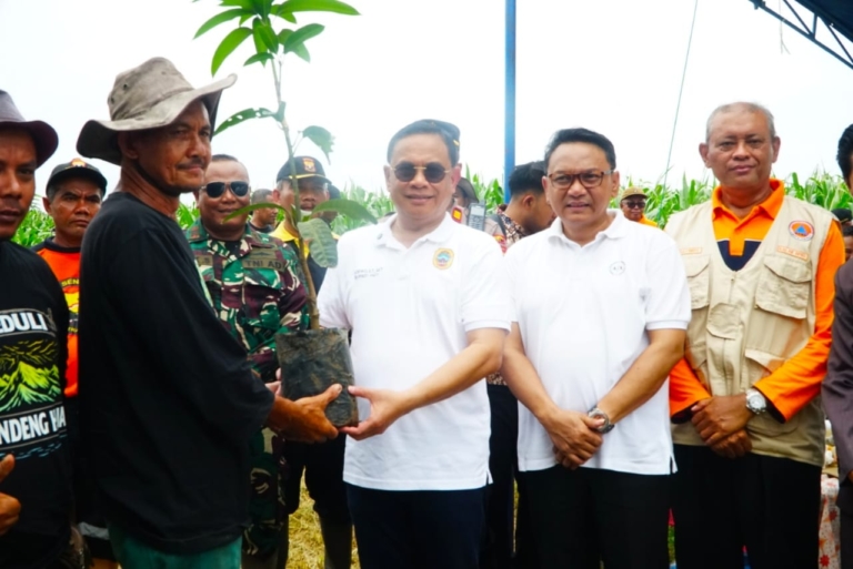 Bupati Pati Apresiasi Komunitas Kendeng Hijau dalam Upaya Penghijauan Lereng Kendeng