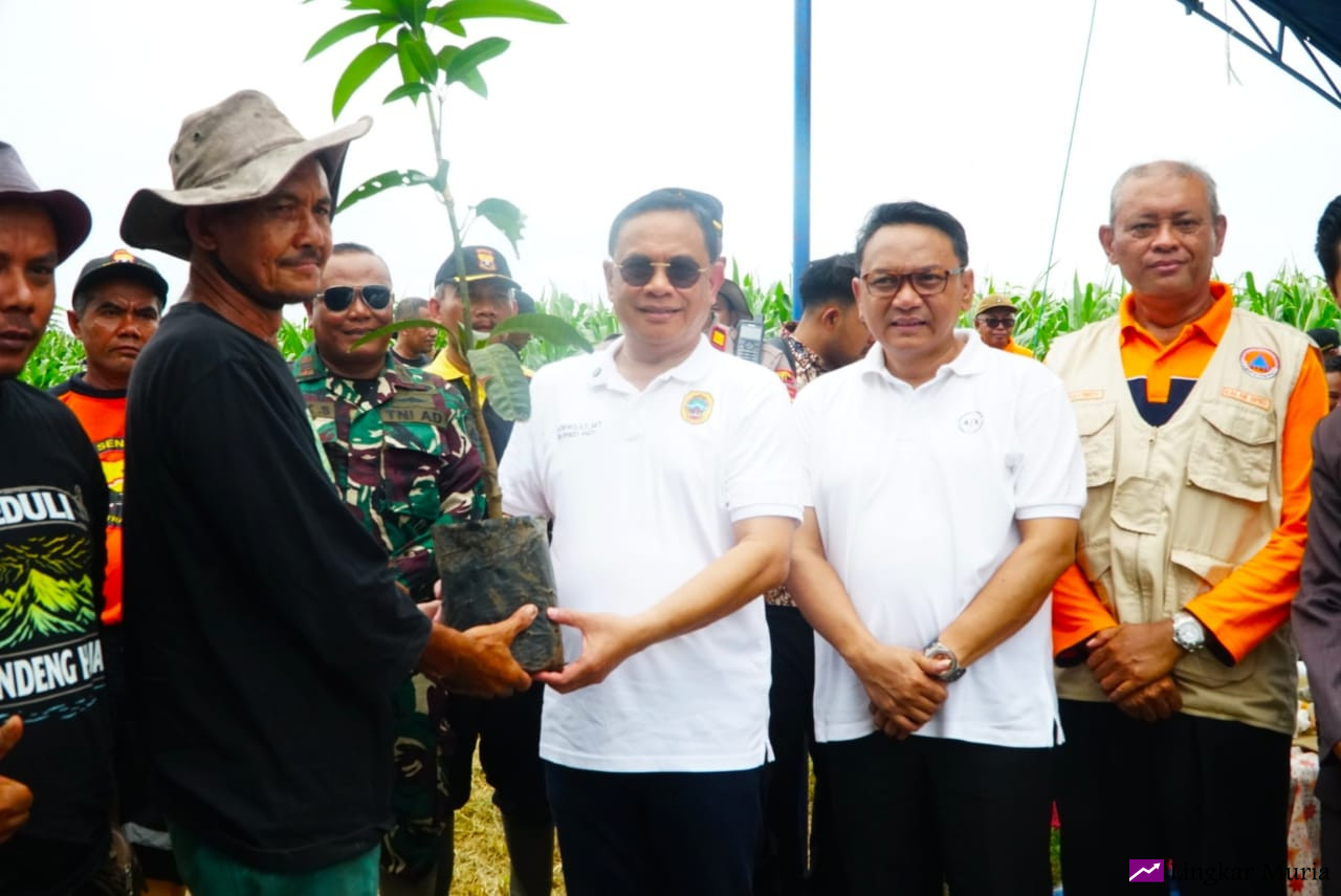 Bupati Pati Apresiasi Komunitas Kendeng Hijau dalam Upaya Penghijauan Lereng Kendeng
