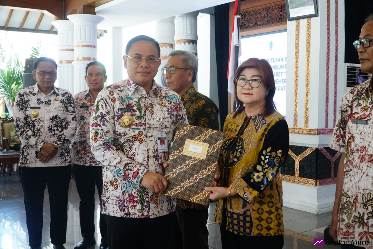 Sudewo Serahkan SK Pensiun, Harapkan Semangat Pengabdian ASN Tetap Jadi Teladan