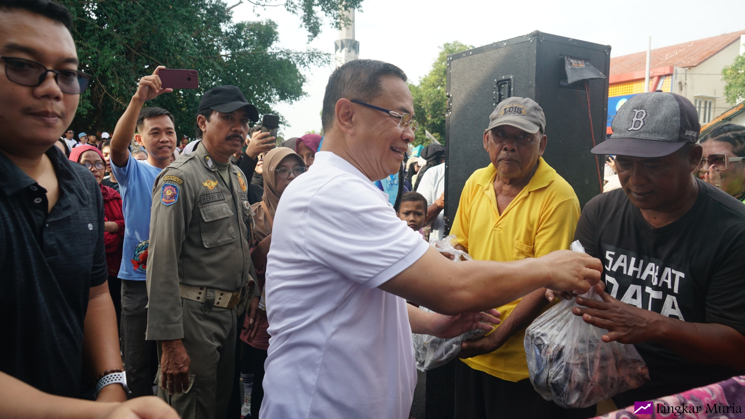 Peringatan Hari Ikan Nasional: Pemkab Pati Bagikan Ribuan Kilogram Ikan Gratis untuk Masyarakat