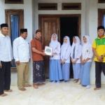Siswa As-Salafiyah Lahar Implementasikan Hablum Minannas Lewat Bantuan Bencana