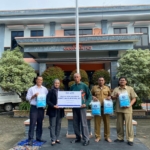 BRI Pati menyalurkan bantuan untuk korban banjir melalui BPBD Pati.