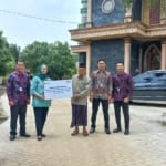 Bantuan pengecoran jalan diberikan oleh BRI untuk memudahkan akses menuju Masjid Darussalam Dukuhseti Pati