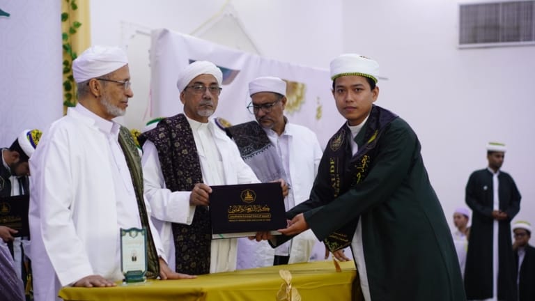 Prestasi Gemilang, Dua Putra Jawa Tengah Lulus Cum Laude di Universitas Al-Ahgaff Yaman