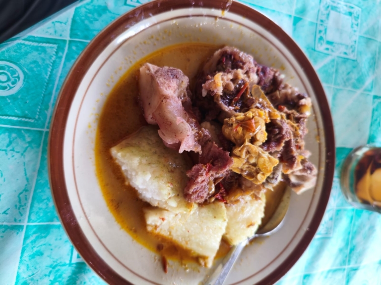 Lontong Balungan Mbah, Rekomendasi Kuliner Pati yang Tidak Mengecewakan 