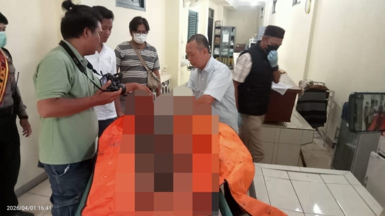 Pemeriksaan mayat tanpa identitas yang ditemukan di lereng Gunung Muria Jolong 2.