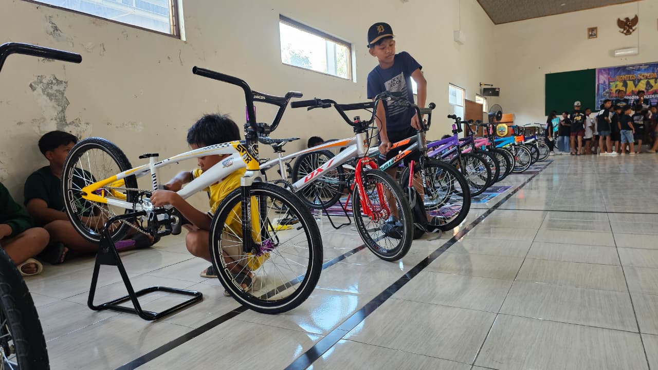 Puluhan sepeda BMX dipamerkan dalam kontes yang digelar di Desa Winong Pati.
