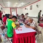 Kegiatan cek kesehatan gratis dan layanan makan bergizi untuk masyarakat di kantor DPC PDIP Pati.