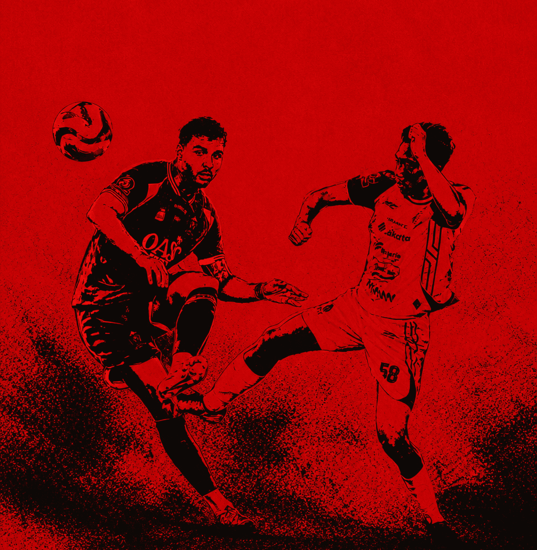Ilustrasi pemain Persijap Jepara Diogo Brito berduel dengan pemain Persija.