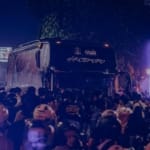 Bus pemain Persijap Jepara di tengah lautan suporter.