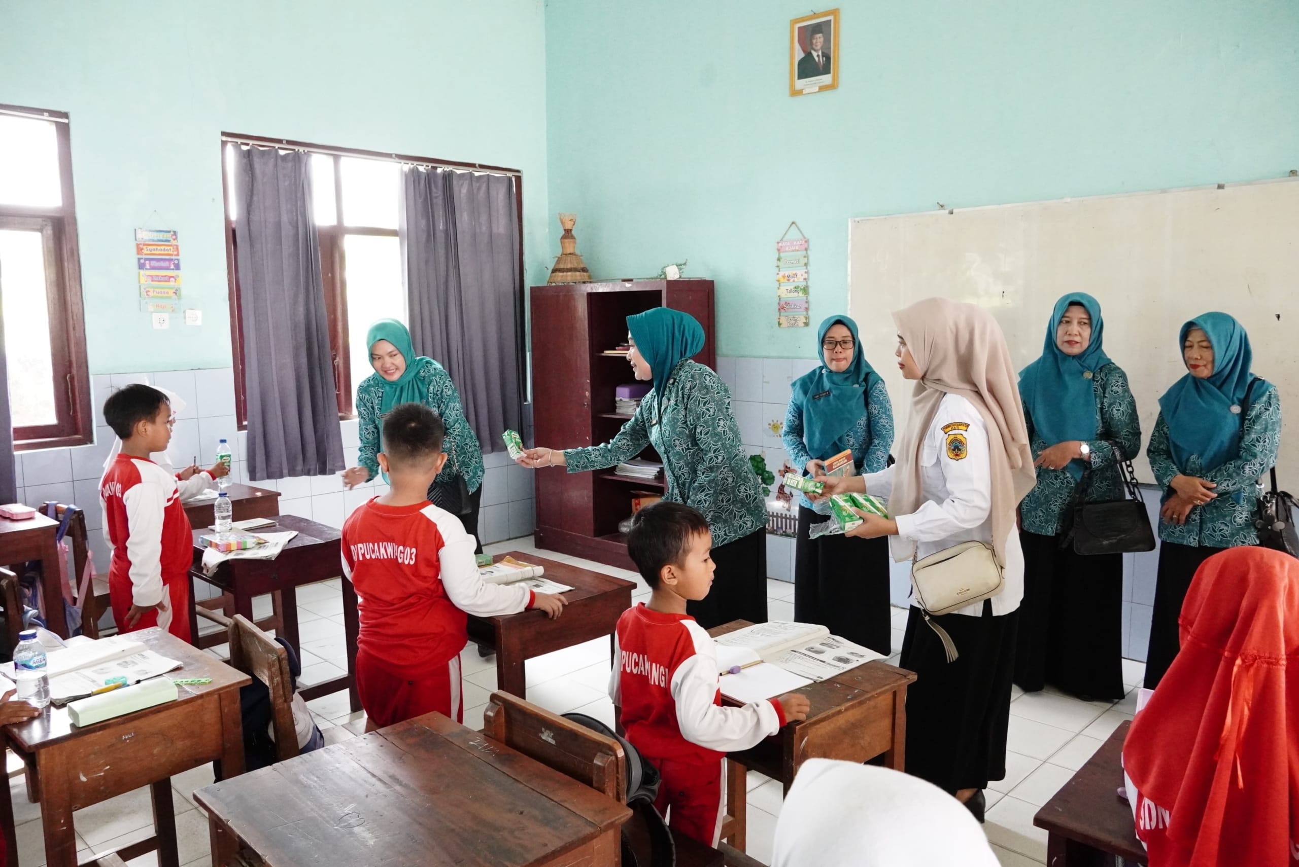 Dorong Budaya Literasi, Bunda Literasi Ajak Siswa SD N 03 Pucakwangi Gemar Membaca