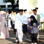 Plt Bupati Pati Risma Ardhi Chandra saat hendak salat id.