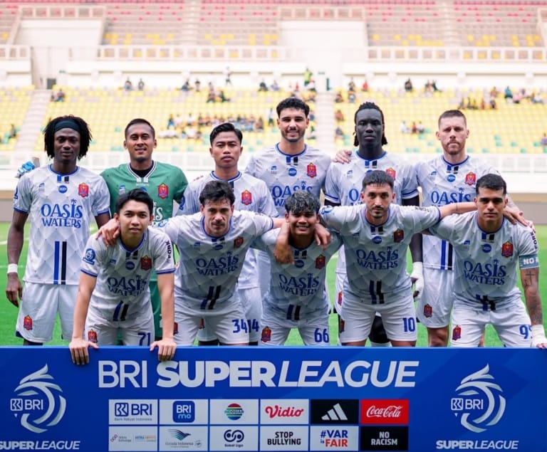 Skuad Persijap Jepara saat berhasil mengalahkan tuan rumah Persita Tangerang sekaligus memastikan bertahan di Super League.
