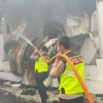 Kebakaran Hebat Melanda PT Dua Putra Utama Makmur, 70 Persen Area Pabrik Ludes Terbakar
