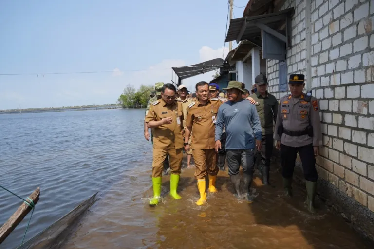 Pemprov Jateng Salurkan Bantuan Senilai Rp313 Juta Bagi Warga Terdampak Rob di Tunggulsari