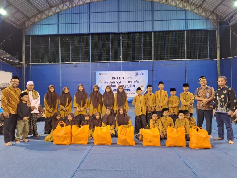 Semangat Muharram, BRI BO Pati Berbagi Kebahagiaan Bersama Santri Darul Hadlonah