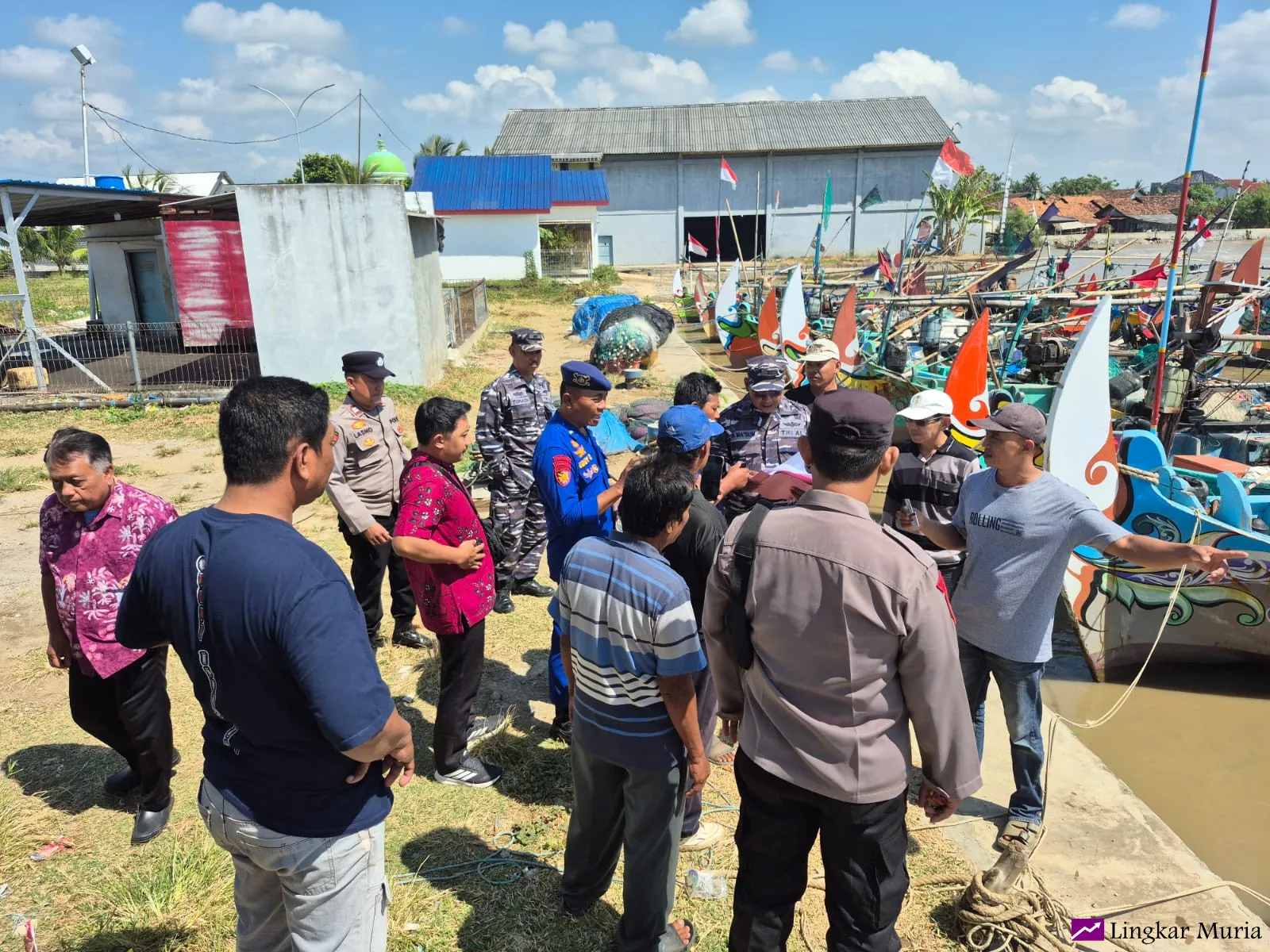 Pastikan Tepat Sasaran, Satpolairud dan Instansi Terkait Verifikasi QR Code Solar Subsidi Nelayan di Banyutowo