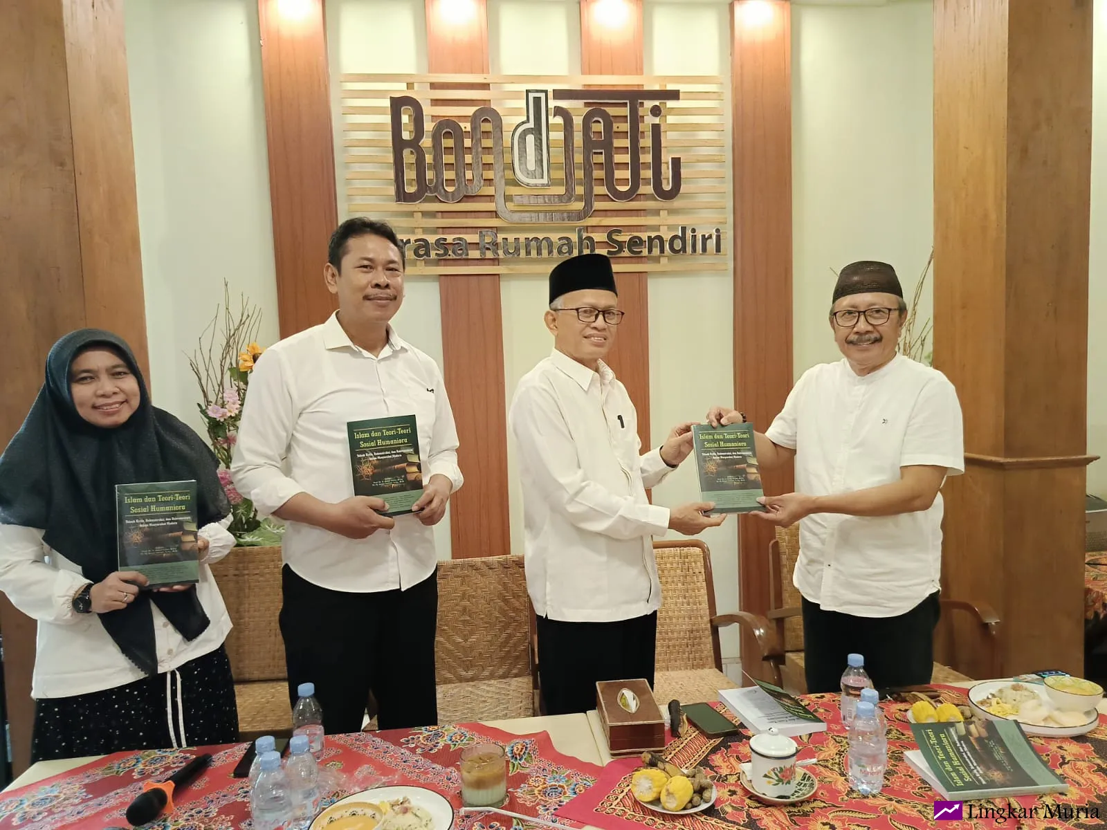 Mahasiswa S3 UIN Sunan Kudus Luncurkan Buku Islam dan Teori-Teori Sosial Humaniora, Perkuat Budaya Literasi Akademik