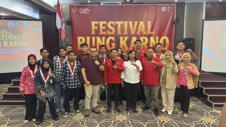 GMNI Kudus Tutup Bulan Bung Karno dengan Bedah Buku Perkuat Mental Generasi Muda