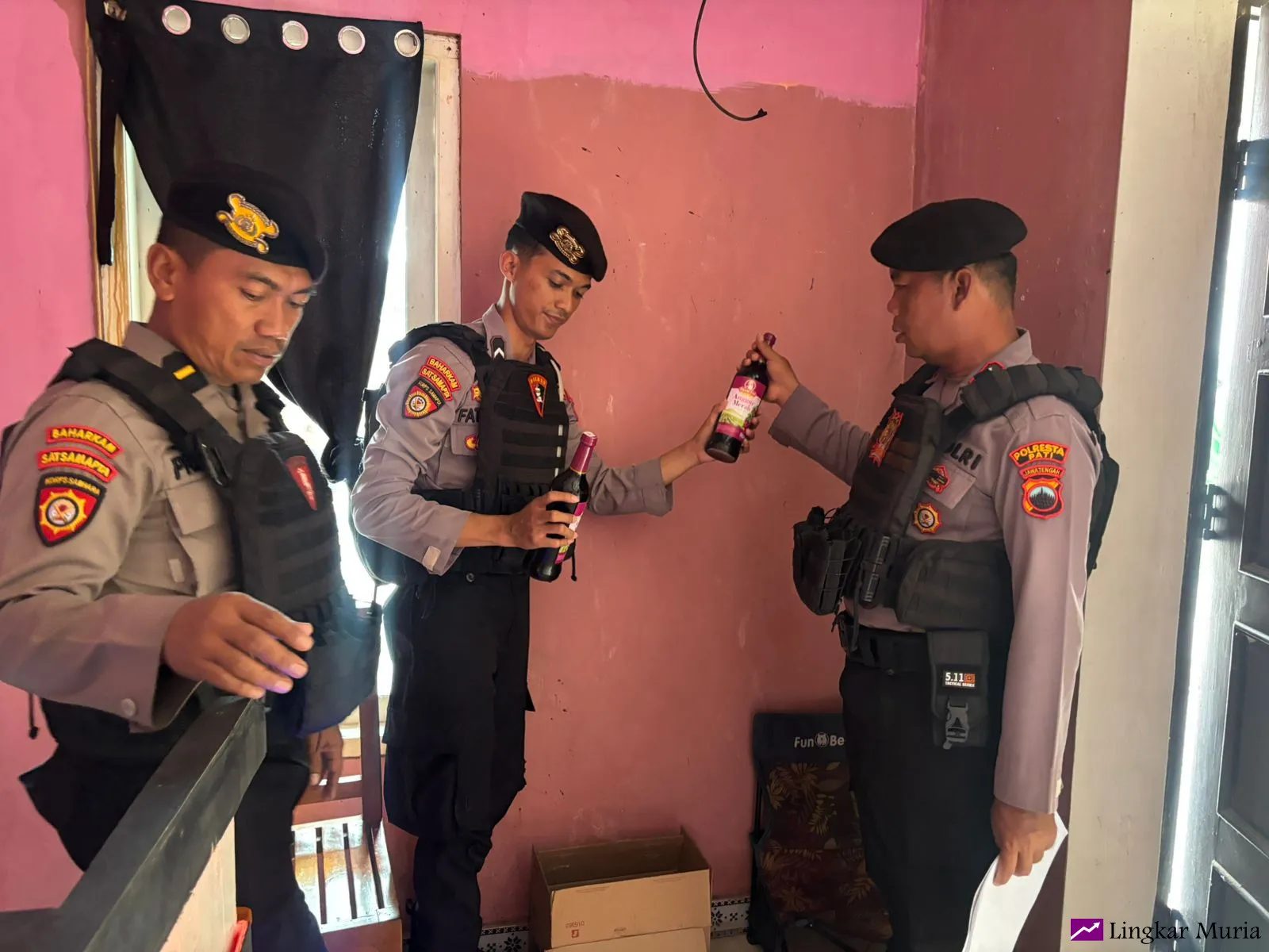 Polresta Pati Lakukan Razia Miras Ilegal di Tiga Kecamatan, Puluhan Botol Disita