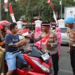 Polresta Pati Bagikan 11 Ribu Bendera Merah Putih, Kobarkan Semangat Nasionalisme HUT ke-81 RI