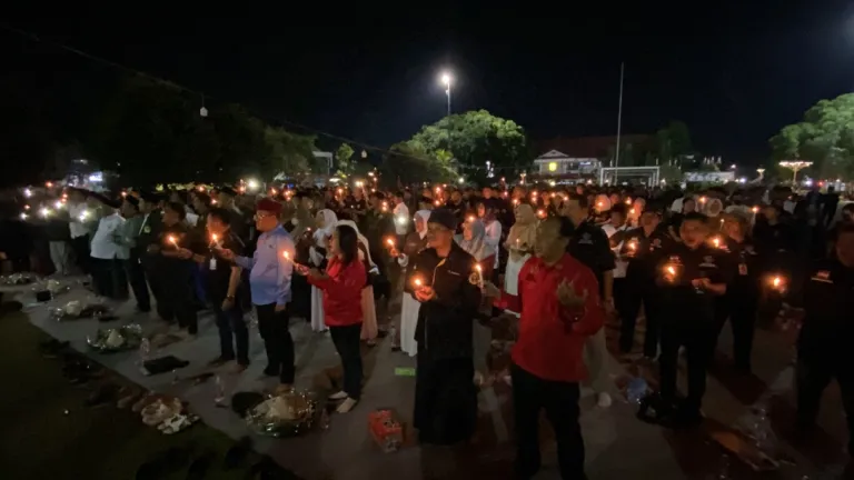 Doa Bersama dan Aksi Lilin di Alun-Alun Pati, 22 Ormas-LSM Serukan Perdamaian dan Tolak Segala Provokasi