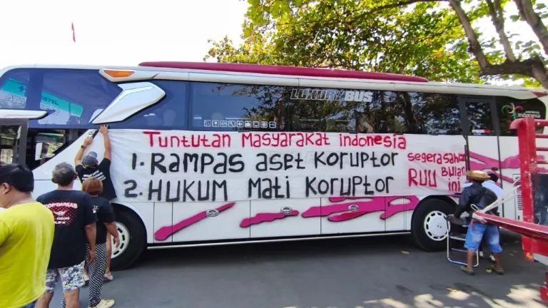 AMPB Pati Kerahkan Empat Bus Gratis untuk Aksi Unjuk Rasa di Jakarta